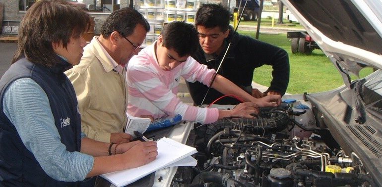 Fácil de leer Rechazado Entrelazamiento Guía para estudiar la carrera de Mecánica Automotriz - Cursos de Mecánica  Certificados