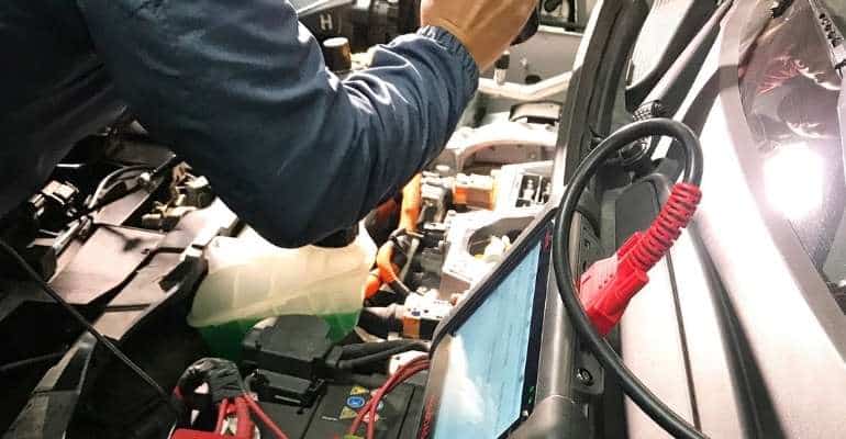 Cómo comprobar un fusible de coche de forma sencilla